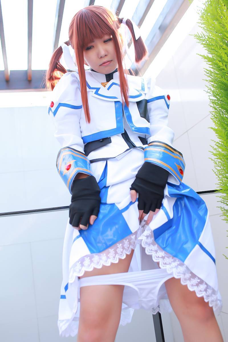 [Cosplay]  Hot Maho Shojo Lyrical Nanoha 诱惑的动作